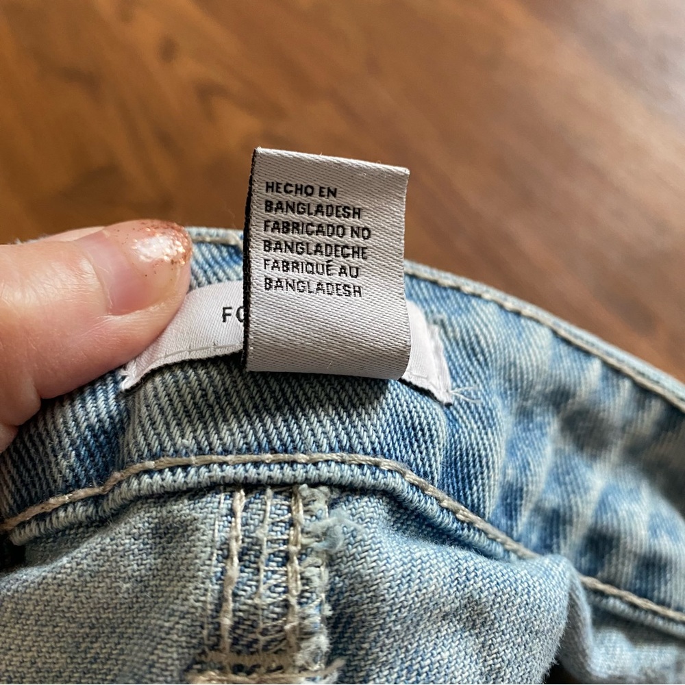 Forever 21 size 28 jean shorts - Picture 6 of 6